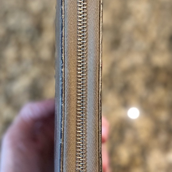 Gucci Metallic Gold Leather
Soho Zip Around Wallet - Picture 7 of 10